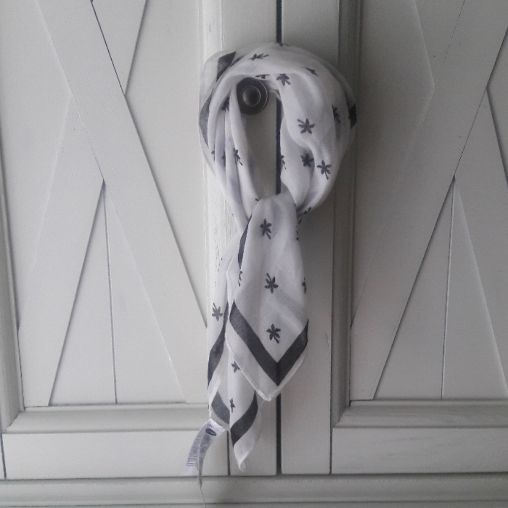 NWT Palm Tree Scarf